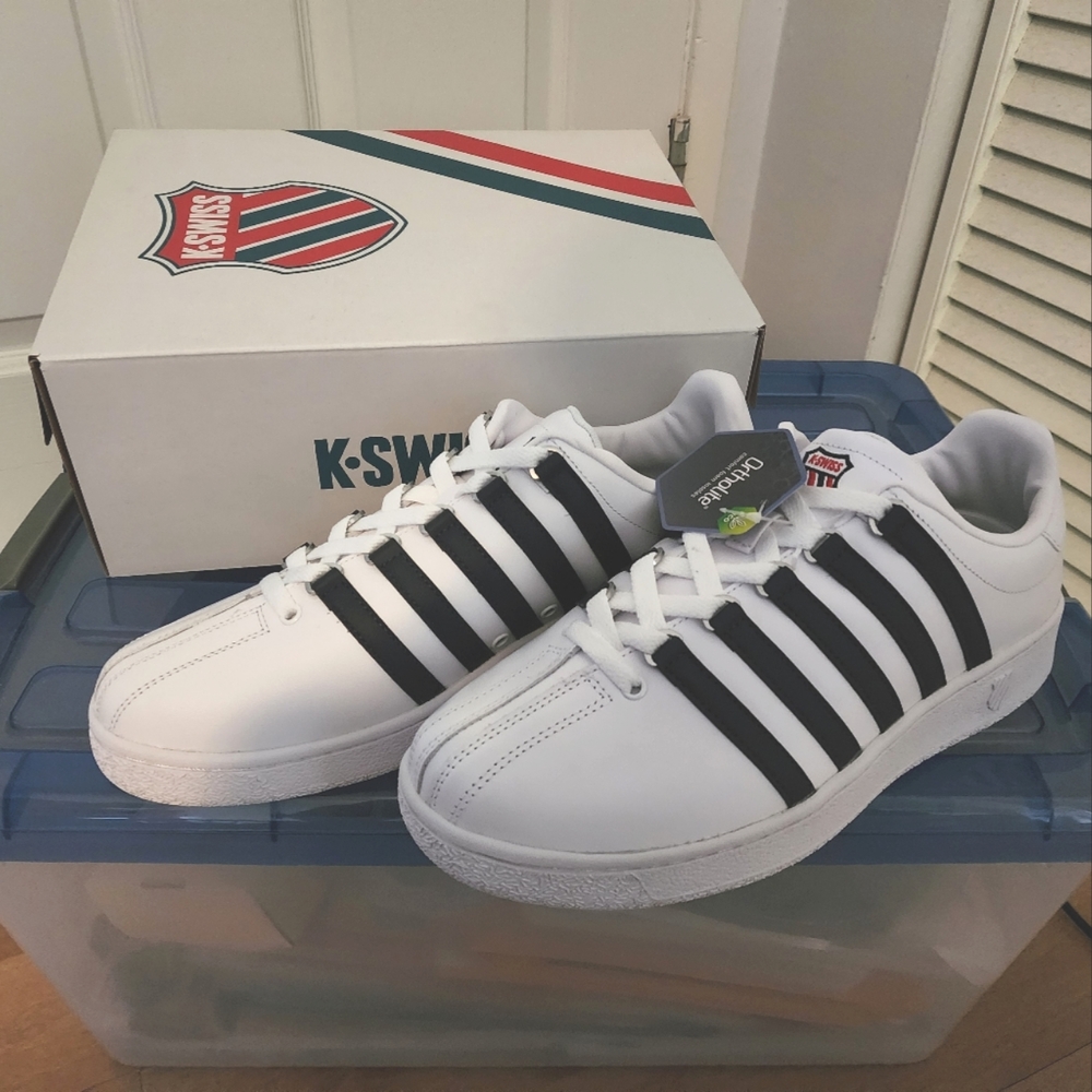 K Swiss Classic VN White with Black stripes Sneaker Extra Wide 10.5